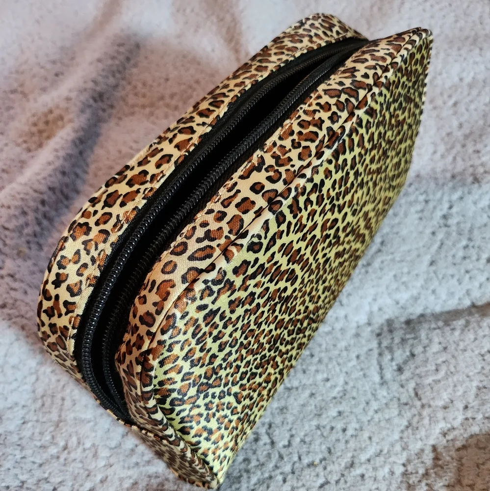 Makeup Bag - Picture 2 of 3